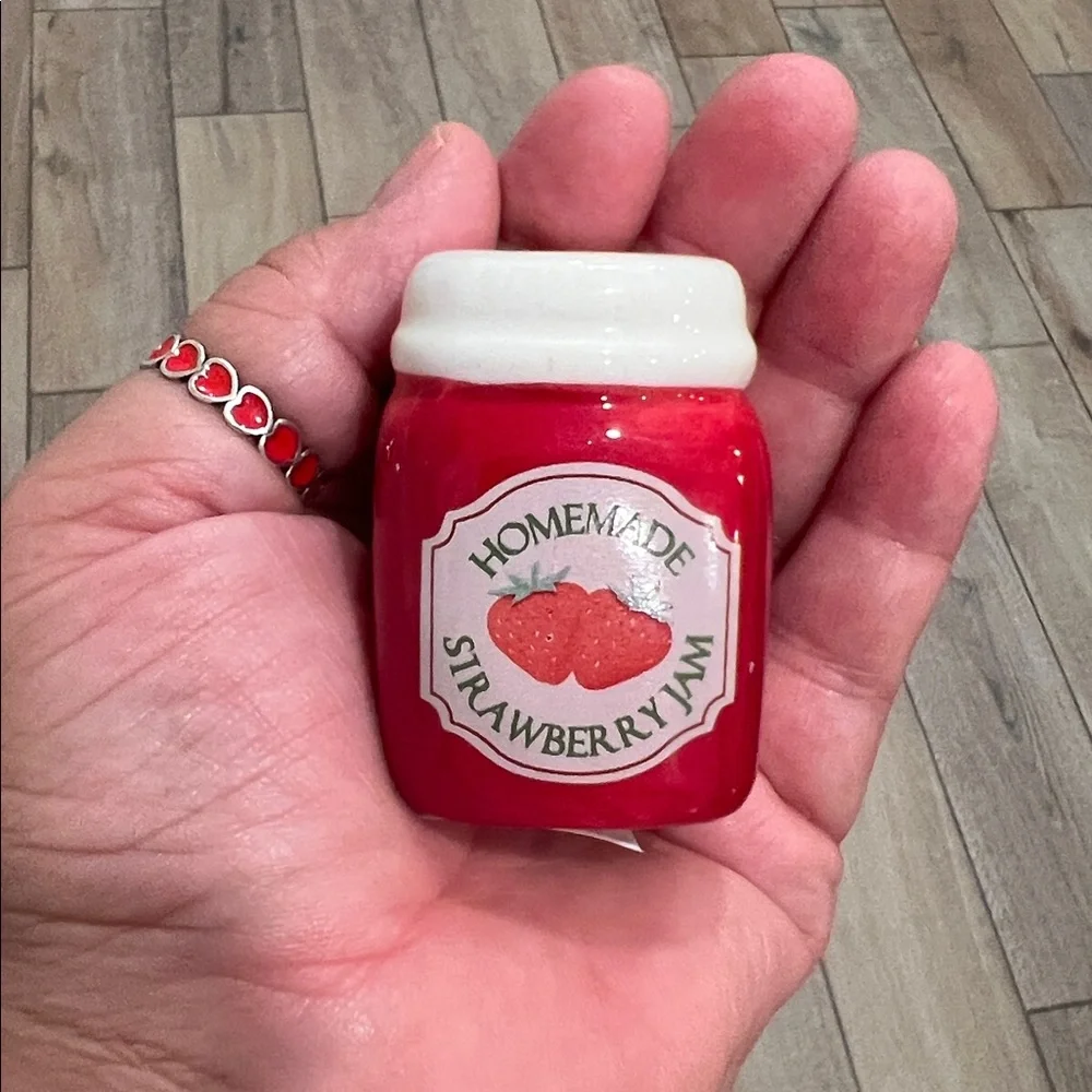 Cute.🍓JAM & 🍎JAM Shakers
